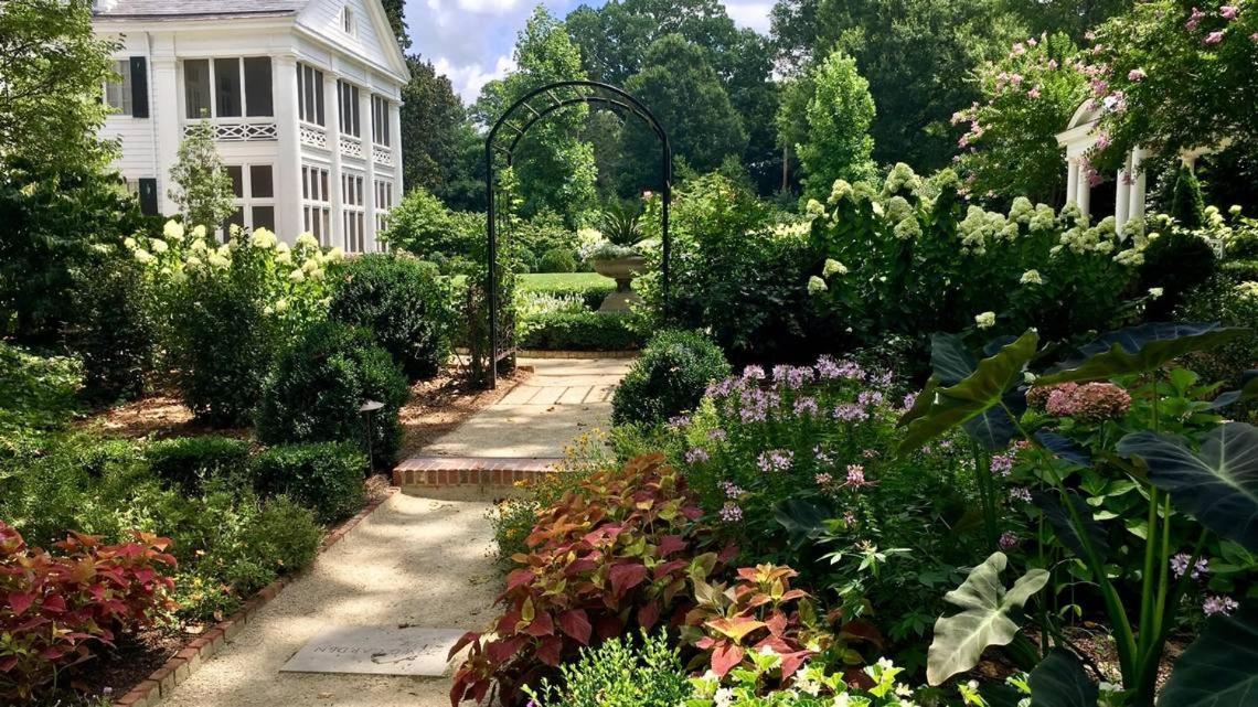 Experience Myers Park In Style Holiday home *